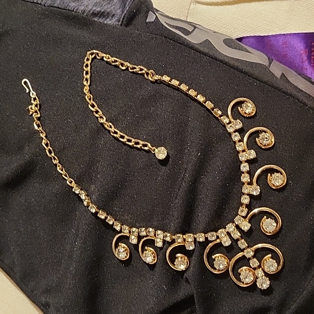 1971 Sarah Coventry necklace